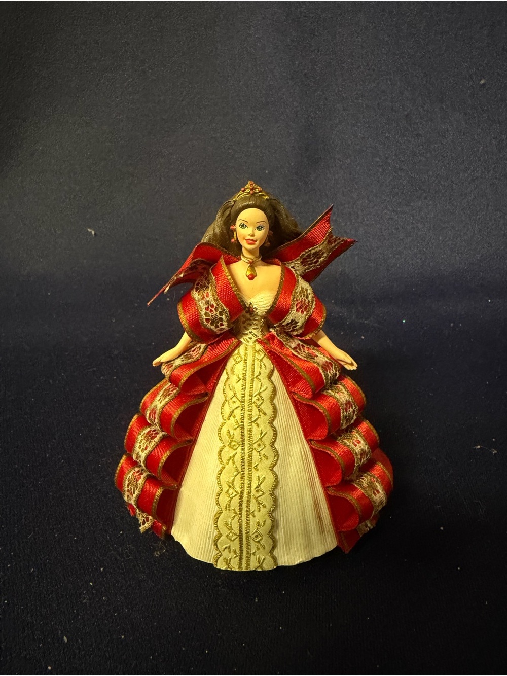 Hallmark Keepsakes Barbie Ornament - Holiday 1997